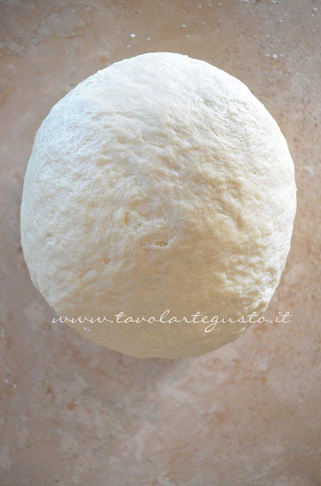 Formare una palla con l'impasto - Ricetta Danubio Formare una palla con l'impasto - Ricetta Danubio