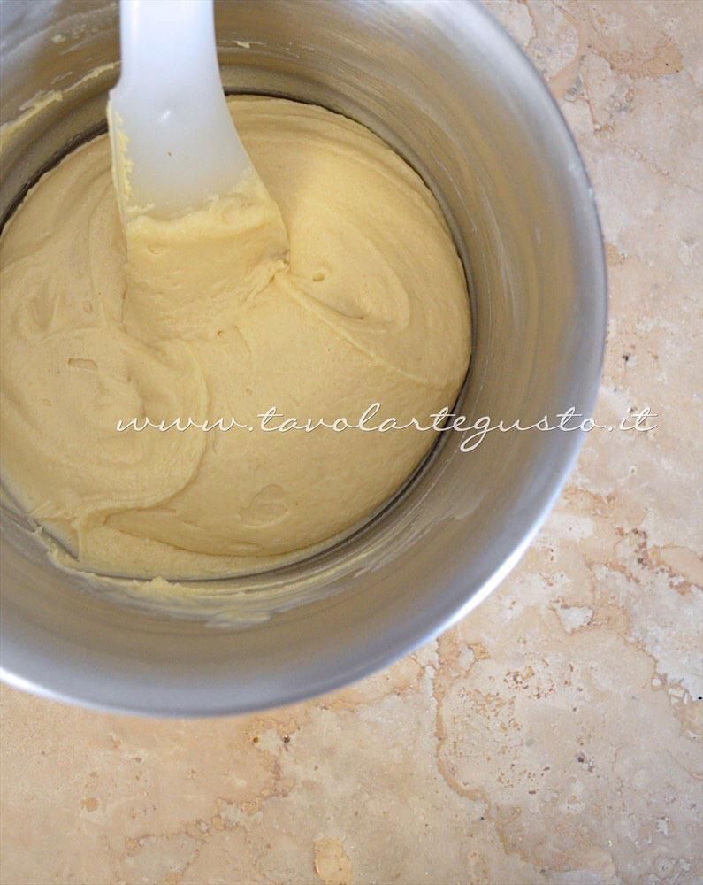 Aggiungere un cucchiaio di latte - Ricetta Torta ricotta e cioccolato Aggiungere un cucchiaio di latte - Ricetta Torta ricotta e cioccolato