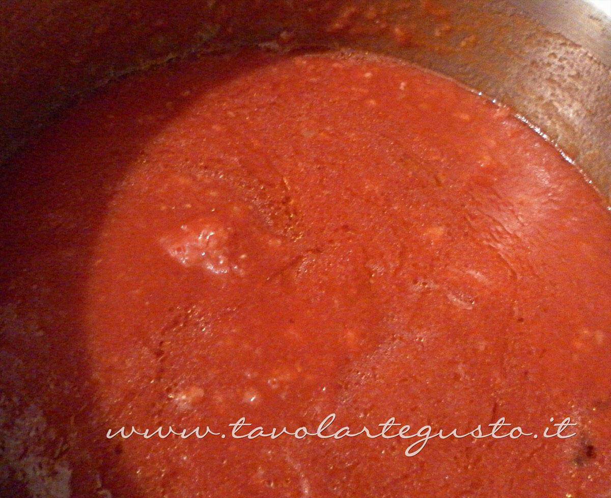 Aggiungere la passata - Ricette Lasagne napoletane Aggiungere la passata - Ricette Lasagne napoletane