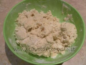 focaccia pugliese con pomodorini affondati