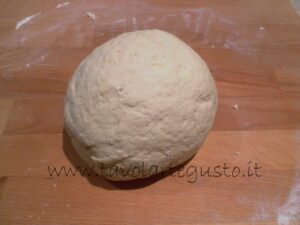 focaccia pugliese con pomodorini affondati
