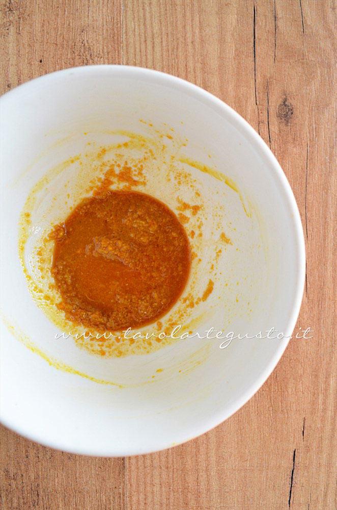 Disporre gli aromi in una ciotola- Ricetta Graffe senza patate Disporre gli aromi in una ciotola- Ricetta Graffe senza patate