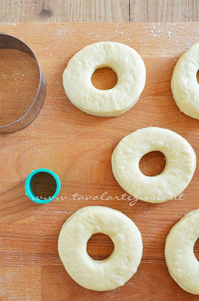 Lasciare riposare le graffe appena realizzate - Ricetta Graffe senza patate Lasciare riposare le graffe appena realizzate - Ricetta Graffe senza patate