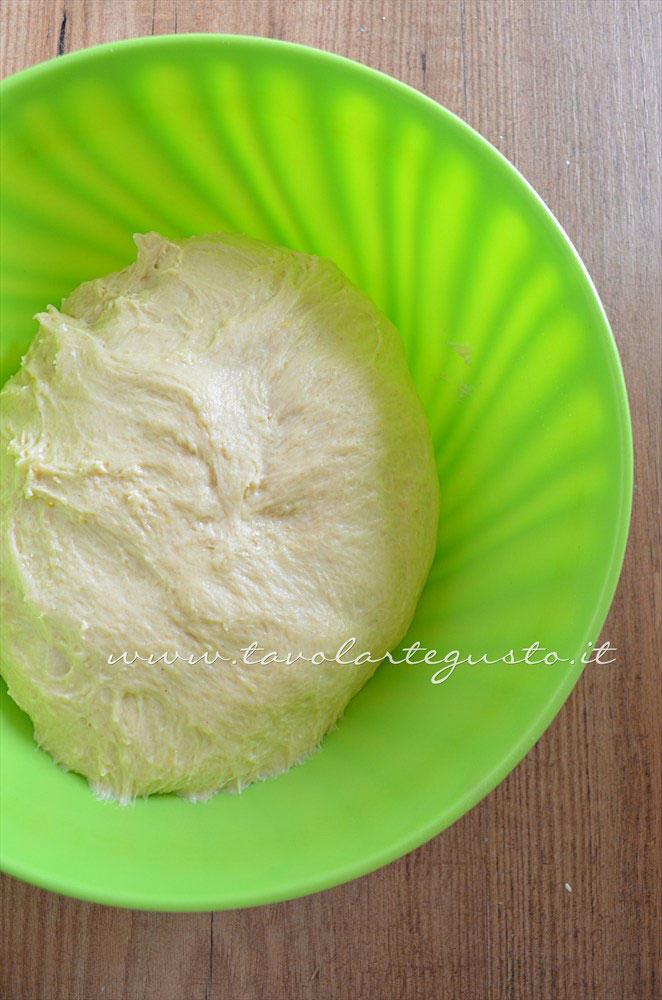 Riporre l'impasto a riposo - Ricetta Graffe senza patate Riporre l'impasto a riposo - Ricetta Graffe senza patate