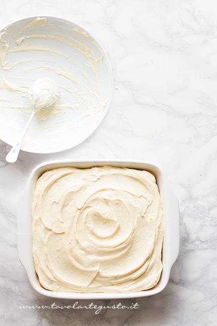 Assemblare il Tiramisù alle fragole3 - Ricetta Tiramisù alle Fragole