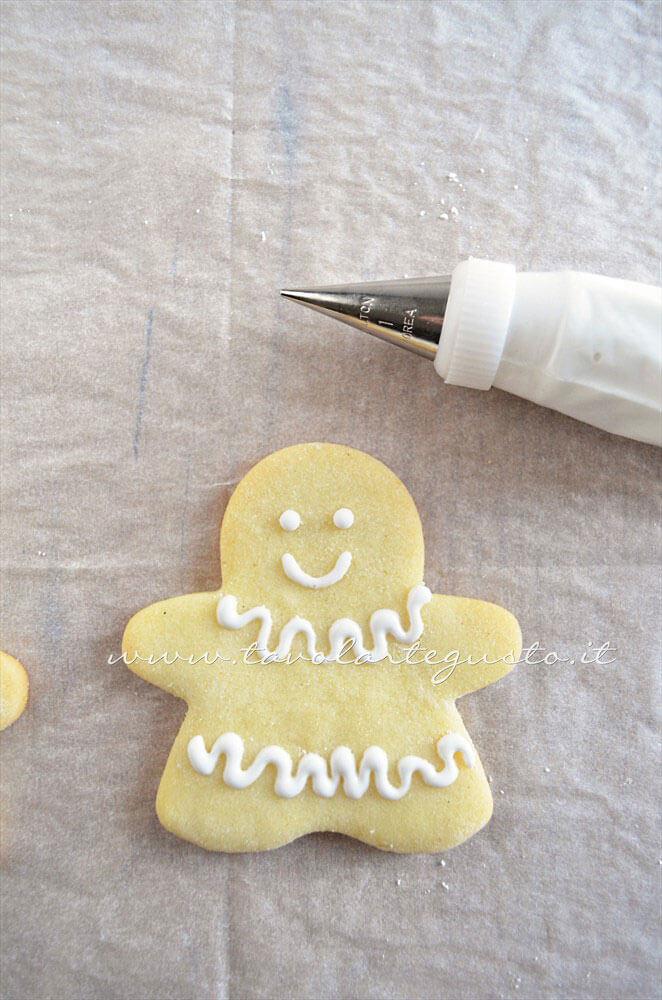 Biscotti Femminucce di Natale decorate in Ghiaccia1 -Ricetta Biscotti natalizi decorati - Biscotti di natale decorati Biscotti Femminucce di Natale decorate in Ghiaccia1 -Ricetta Biscotti natalizi decorati - Biscotti di natale decorati