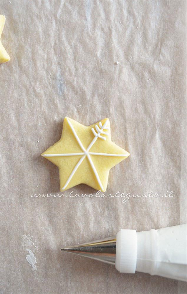 Stella Di Natale A 6 Punte.Biscotti Natalizi Decorati Ricetta Biscotti Di Natale Decorati