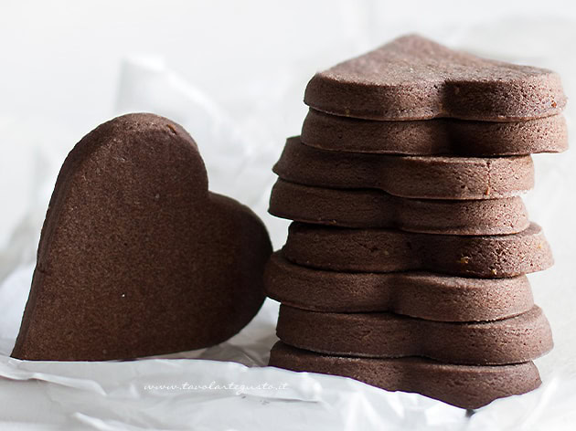 I Biscotti di pasta frolla al cacao - Ricetta pasta frolla al cacao- - Ricetta di Tavolartegusto