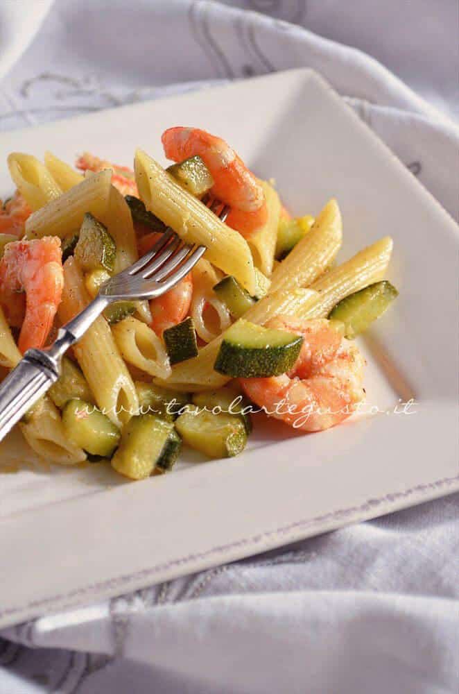 Pasta zucchine e gamberi - Ricetta Pasta zucchine e gamberi - Ricetta