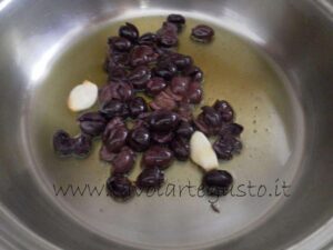 Linguine olive e capperi - Ricetta di Tavolartegusto