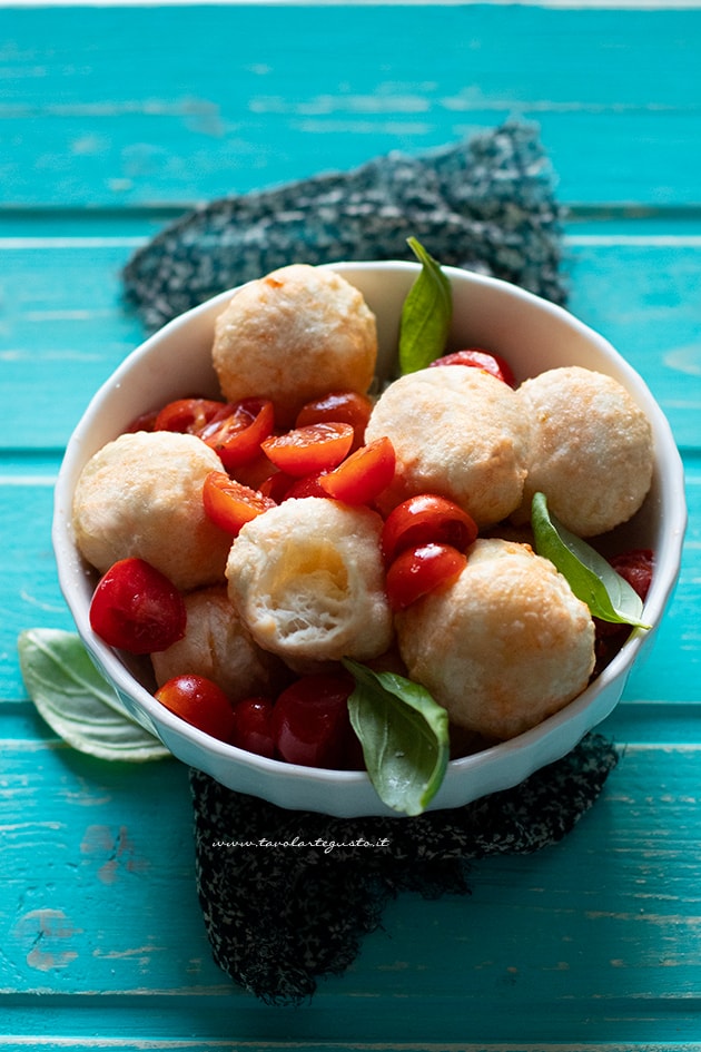 Bocconcini di pizza con pachino fresco- Ricetta Bocconcini di pizza - Ricetta di Tavolartegusto