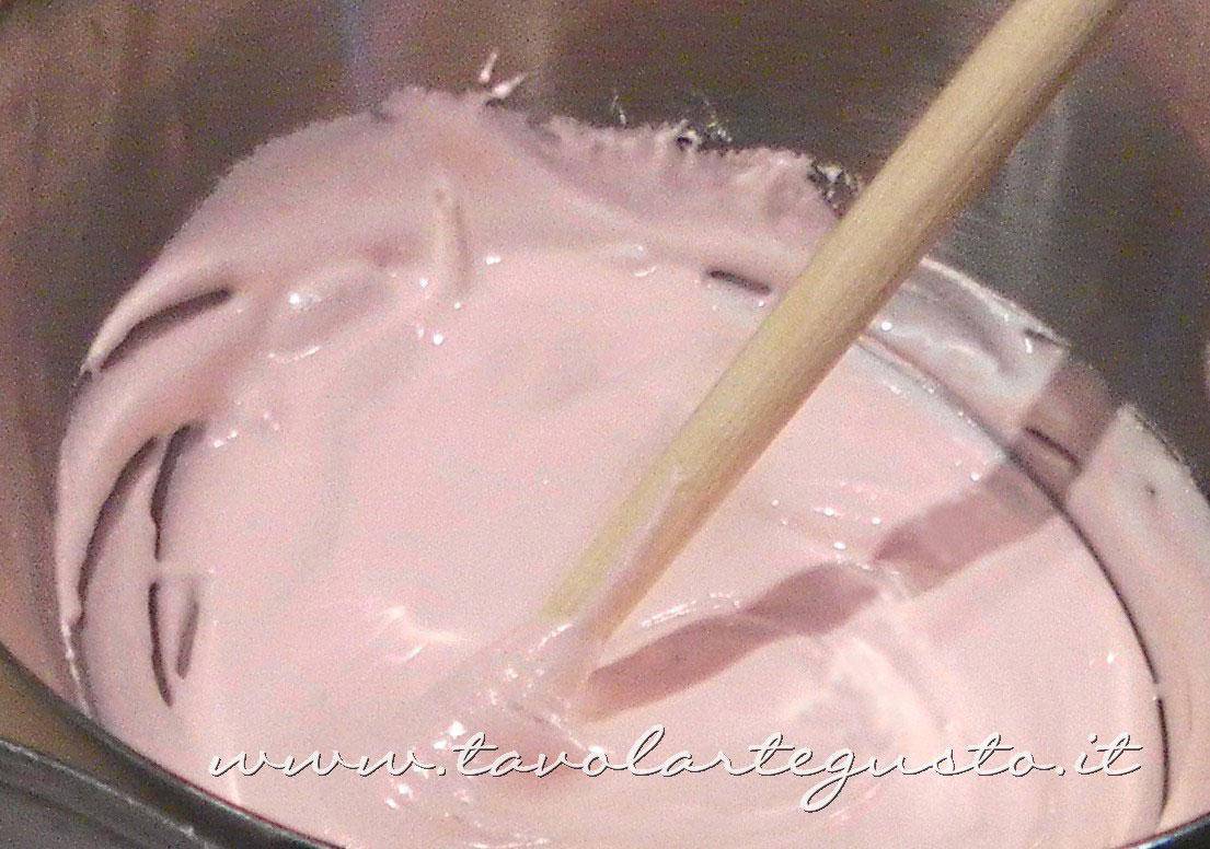 Ghiaccia reale rosa chiaro - Ricetta Biscotti decorati Orsetti del cuore - Ricetta di Tavolartegusto