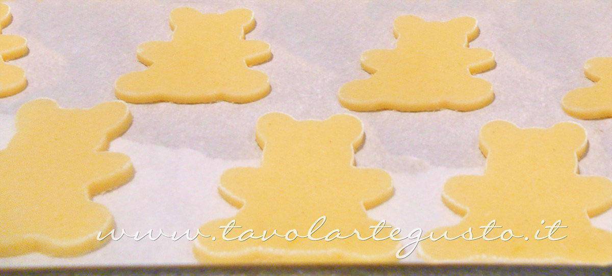 Intagliare gli Orsetti - Ricetta Biscotti decorati Orsetti del cuore