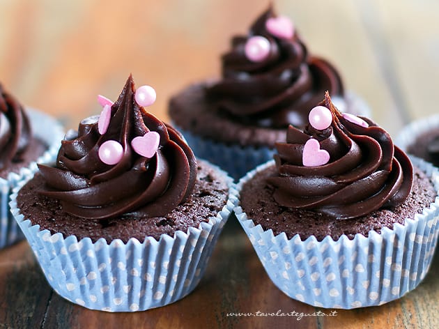 Cupcakes al cioccolato - Cupcake al cioccolato - Ricetta Cupcakes al cioccolato- - Ricetta di Tavolartegusto