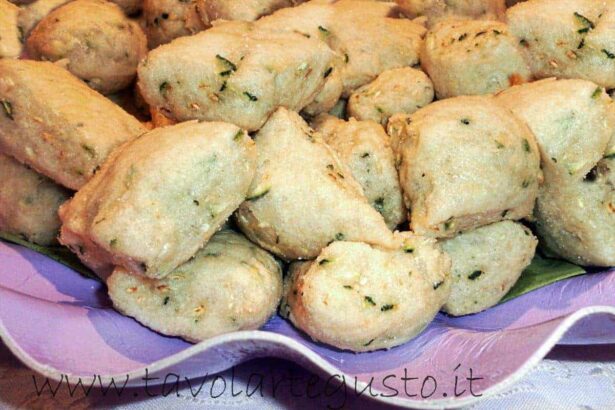 Zeppole di zucchine - Ricetta di Tavolartegusto