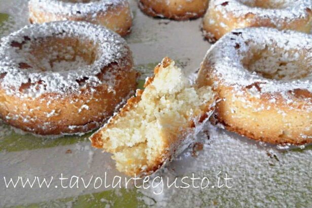 Ciambelline allo yogurt - Ricetta Ciambelline allo yogurt - Ricetta di Tavolartegusto