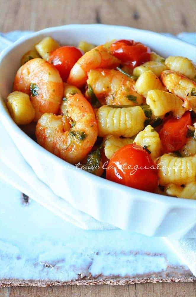 gnocchi di patate con gamberi e pachino0