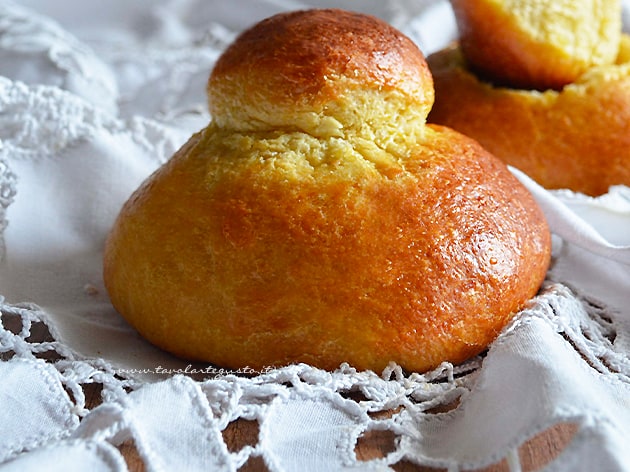 Brioche siciliana - Brioche col tuppo - Ricetta Brioche siciliane - Ricetta di Tavolartegusto