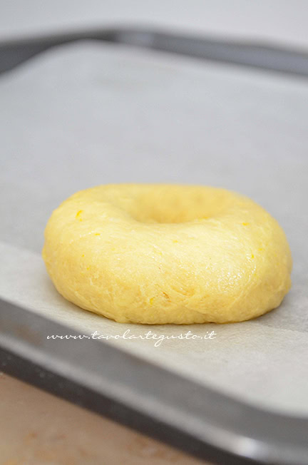 come formare le brioche col tuppo 2