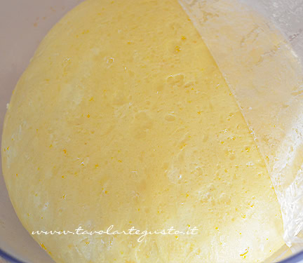 impasto brioche col tuppo dopo il riposo in frig