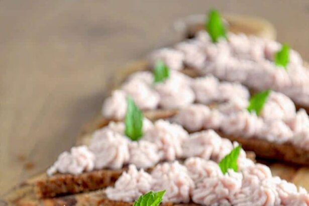 Patè-di-prosciutto-su-pane-PEMA-di-segale-integrale- - Ricetta di Tavolartegusto