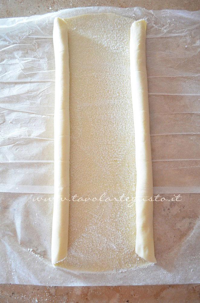 Arrotolare la pasta sfoglia - Ricetta Ventagli di pasta sfoglia - Ricetta di Tavolartegusto