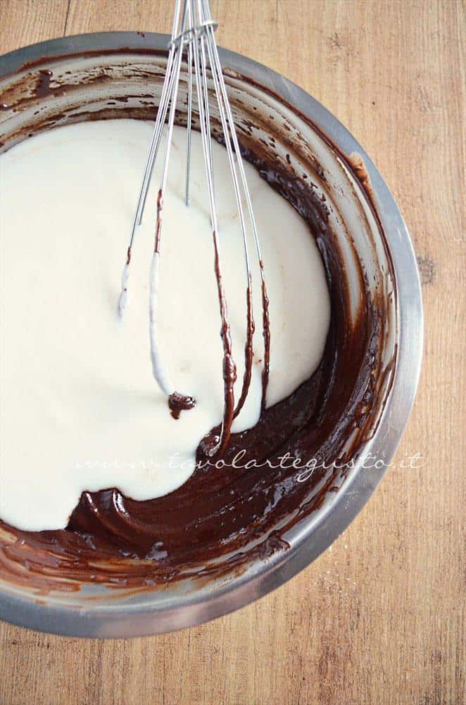 Aggiungere la ricotta a crema - Ricetta Crostata morbida al cioccolato