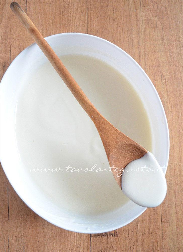 Montare zucchero e ricotta a crema - Ricetta Crostata morbida al cioccolato
