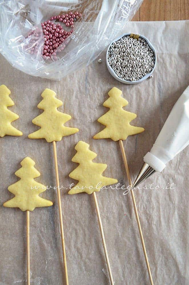 Decorare i Biscotti su stecco (1) - Ricetta Biscotti lecca lecca natalizi (Christmas Cookies pops)