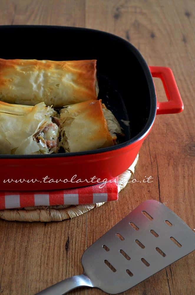 Fagottini di pasta fillo con funghi e prosciutto - Ricetta Fagottini di pasta fillo Fagottini di pasta fillo con funghi e prosciutto - Ricetta Fagottini di pasta fillo