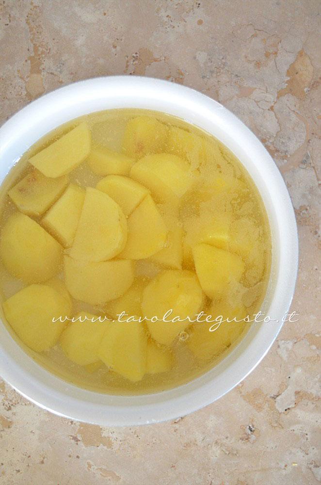 Bollire le patate - Ricetta Sformatini di patate con funghi