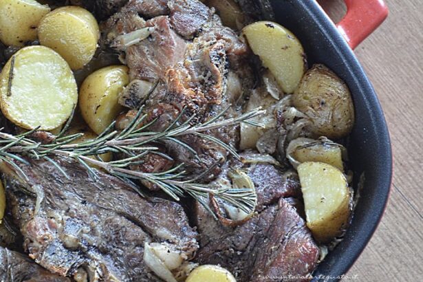 Agnello al forno con patate - Ricetta Agnello al forno-.