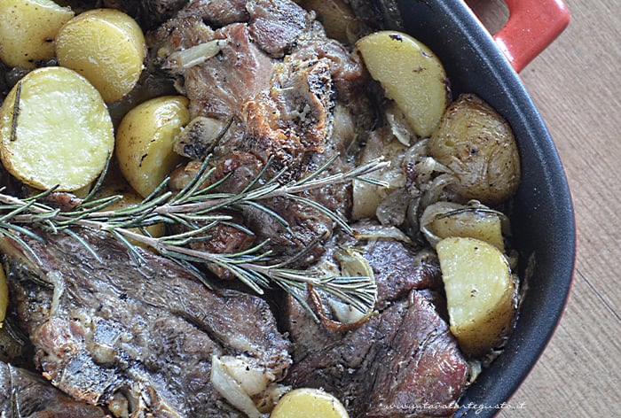 Agnello al forno con patate - Ricetta Agnello al forno-.