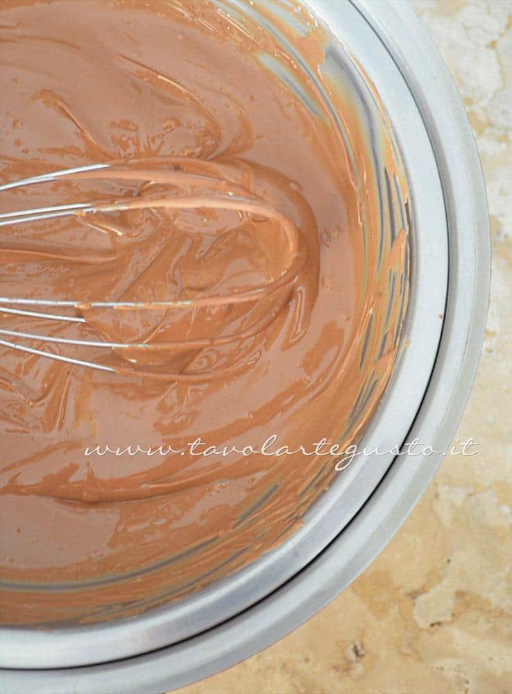 Cioccolato sciolto - Ricetta Tartufi al cioccolato al latte e nocciole - Ricetta di Tavolartegusto