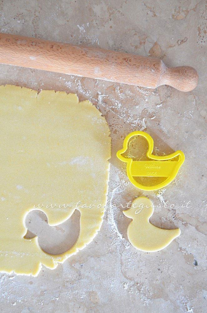 Intagliare i pulcini - Ricetta Biscotti di Pasqua Pulcini decorati in Pasta di Zucchero