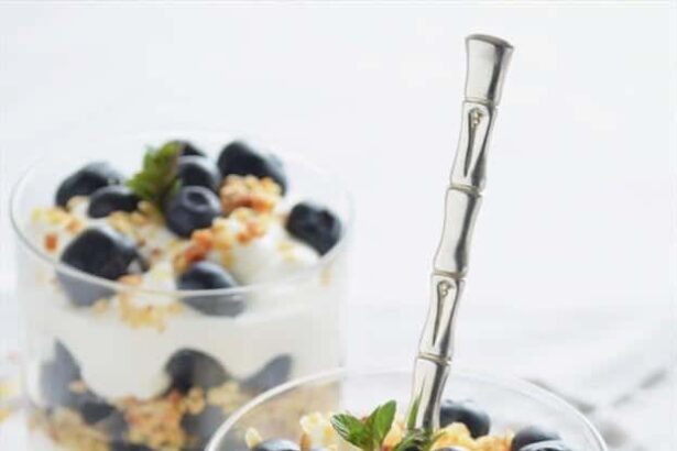 Coppe yogurt chantilly e mirtilli - Ricetta Coppe yogurt