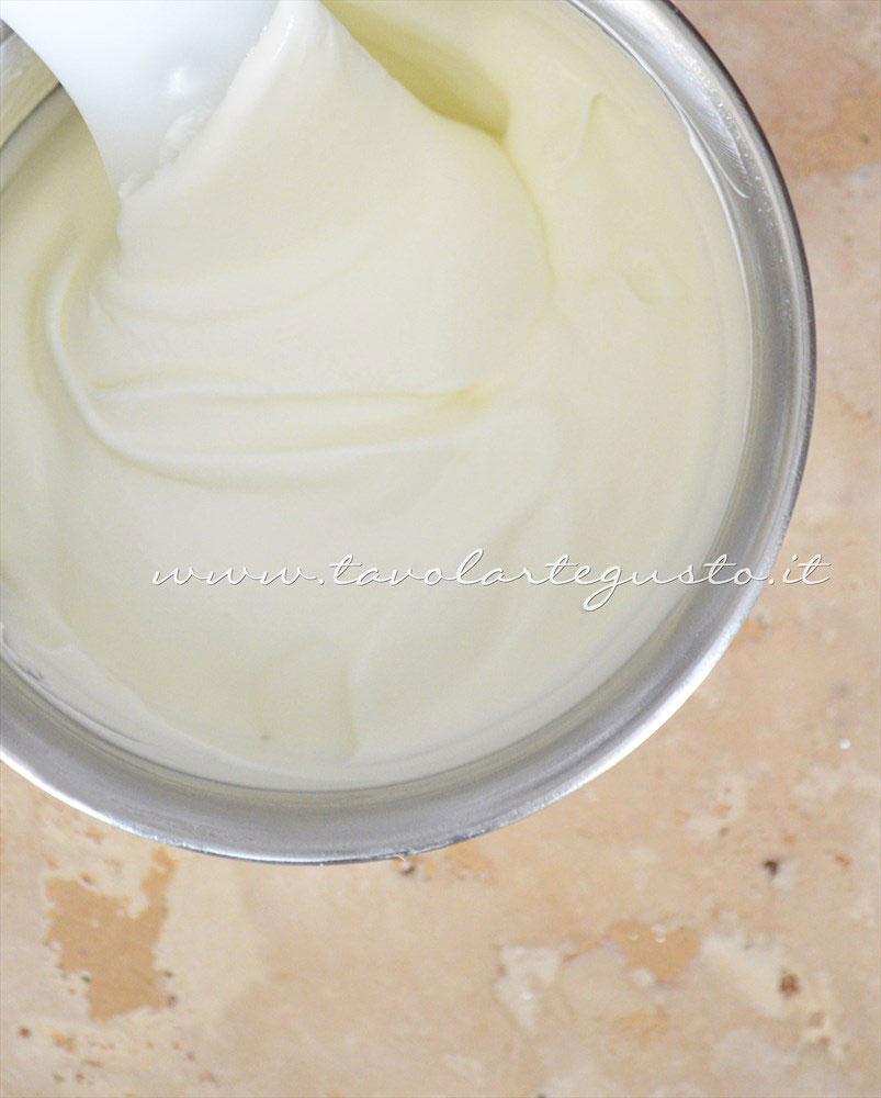 Crema chantilly + yogurt - Ricetta Coppe yogurt chantilly e mirtilli