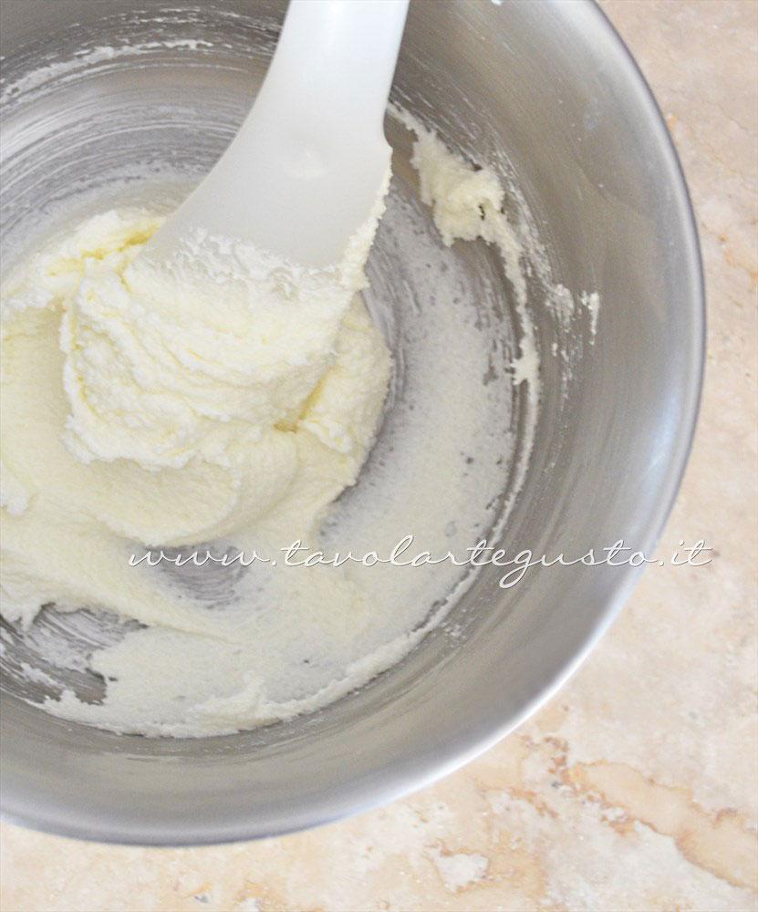 Montare burro e zucchero a crema - Ricetta Biscotti per colazione Campagnole home made