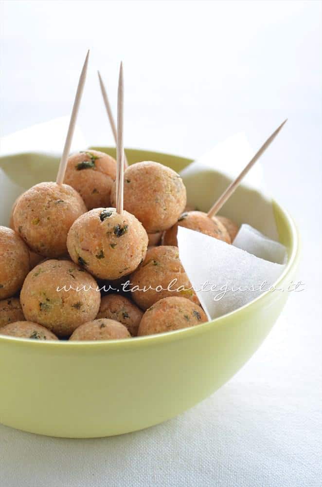 Polpette di salmone - Ricetta polpette di salmone Polpette di salmone - Ricetta polpette di salmone