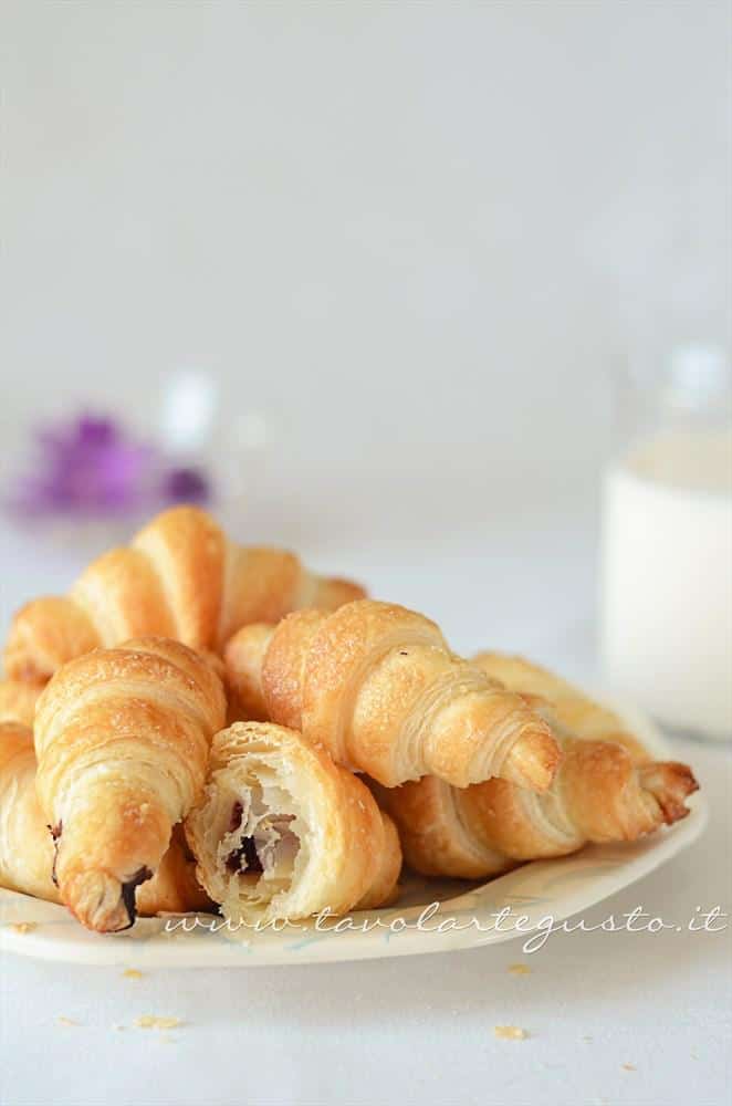 CORNETTI di SOFFICE PASTA BRIOCHE leggeri per una sana colazione