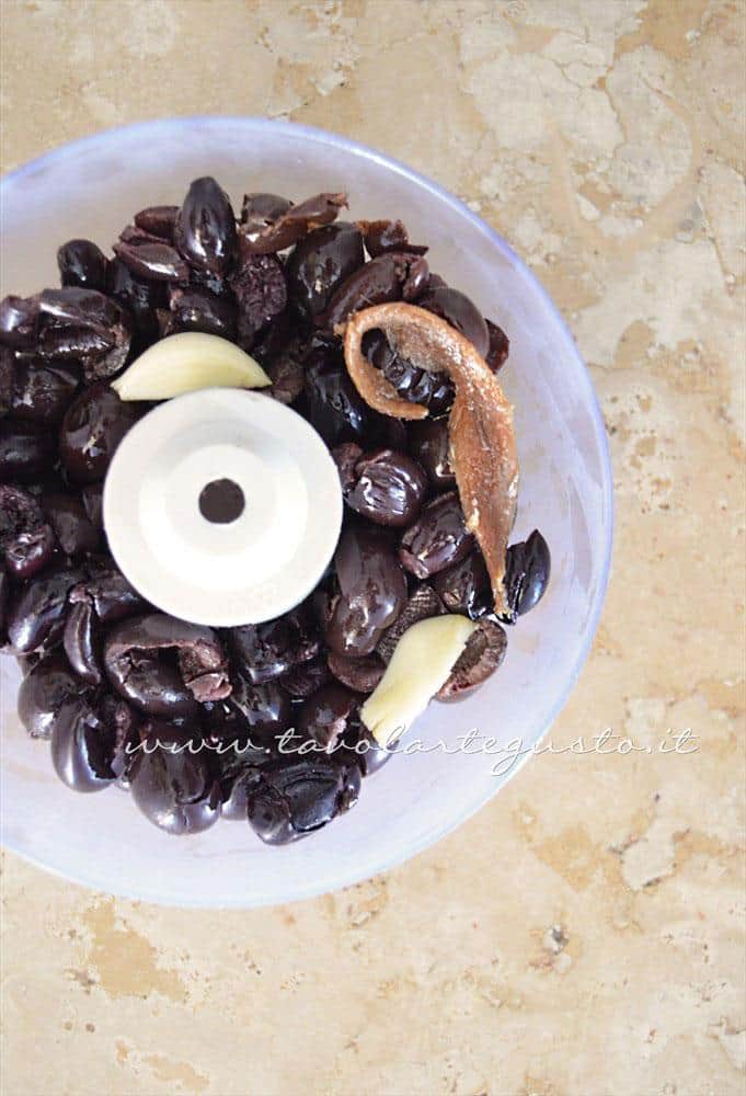Come frullare il Patè di olive - Ricetta Patè di olive nere