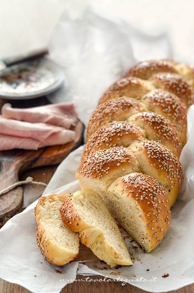 Cornetti alla nutella una colazione o una merenda soffice e golosissima che  potrete preparare in casa invece che andare…