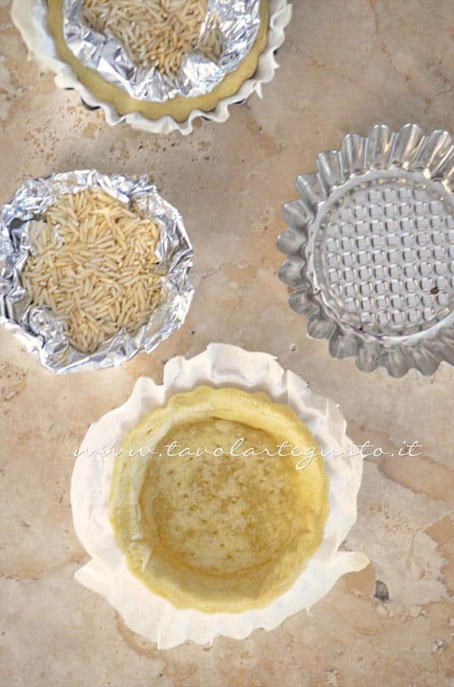 le Tartellette dopo i primi 15' di cottura - Ricetta Tartellette salate con pomodorini - Ricetta di Tavolartegusto
