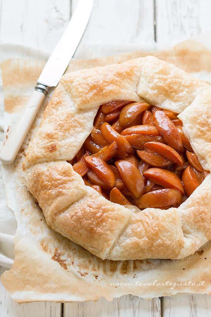 Sfogliata di albicocche - Ricetta Sfogliata di albicocche