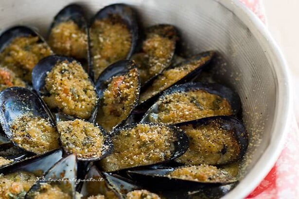 Cozze gratinate Ricetta Tradizionale - Ricetta Cozze gratinate- - Ricetta di Tavolartegusto