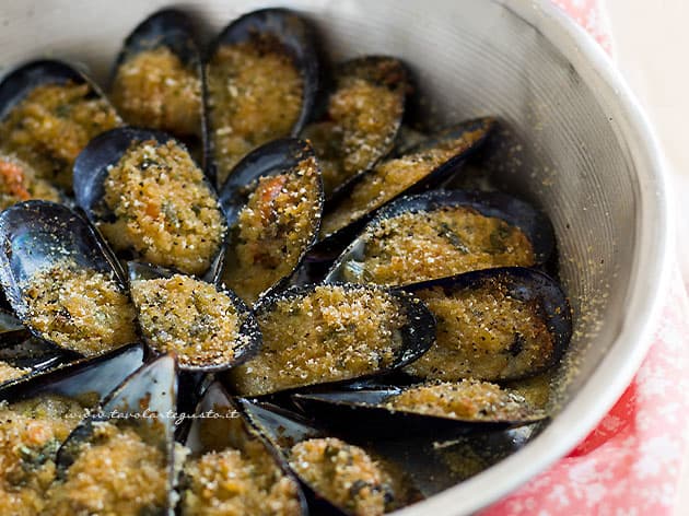 Cozze gratinate Ricetta Tradizionale - Ricetta Cozze gratinate-