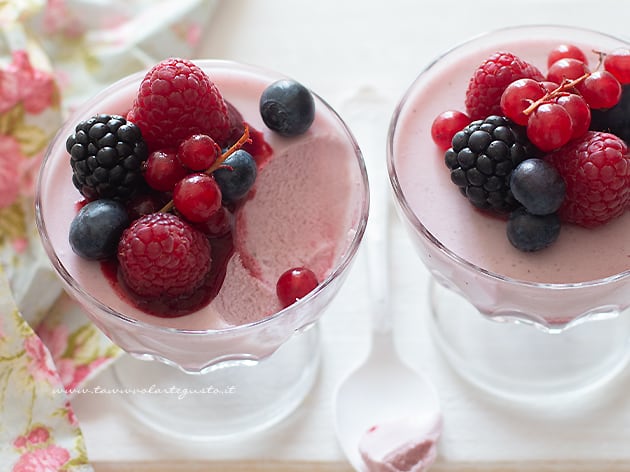 Mousse ai frutti di bosco , la Ricetta perfetta passo passo