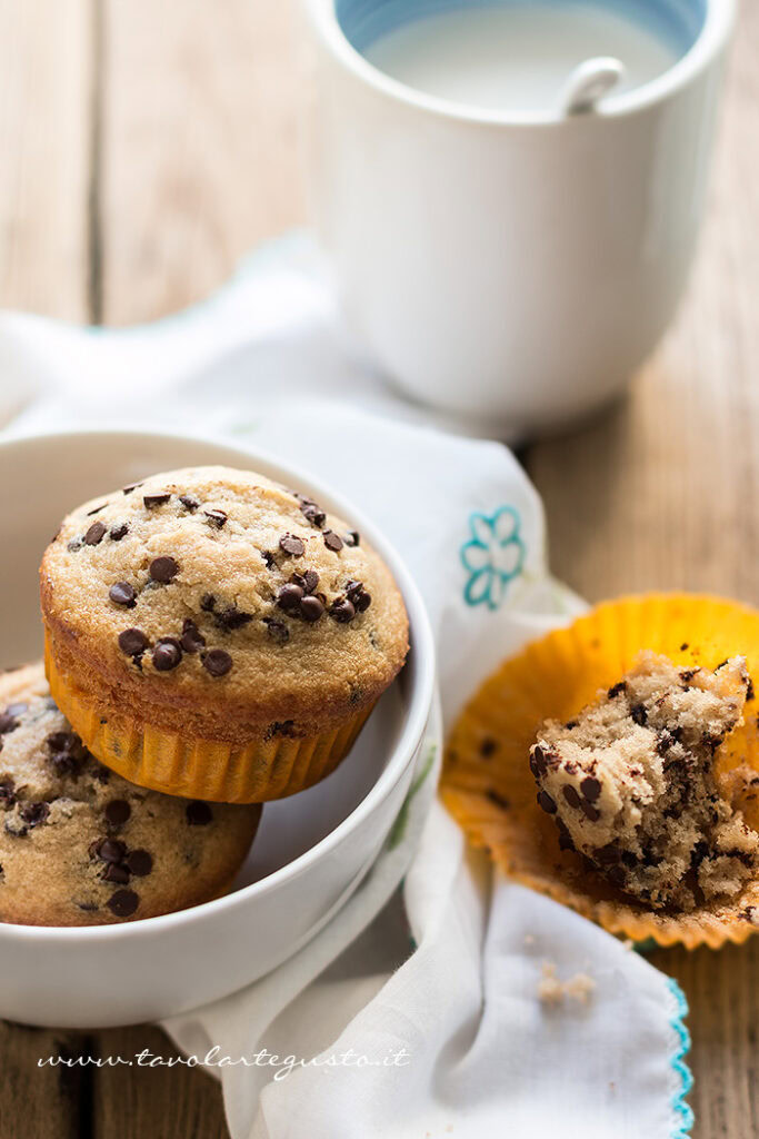 Muffin con gocce di cioccolato - Ricetta originale Muffin con gocce di cioccolato