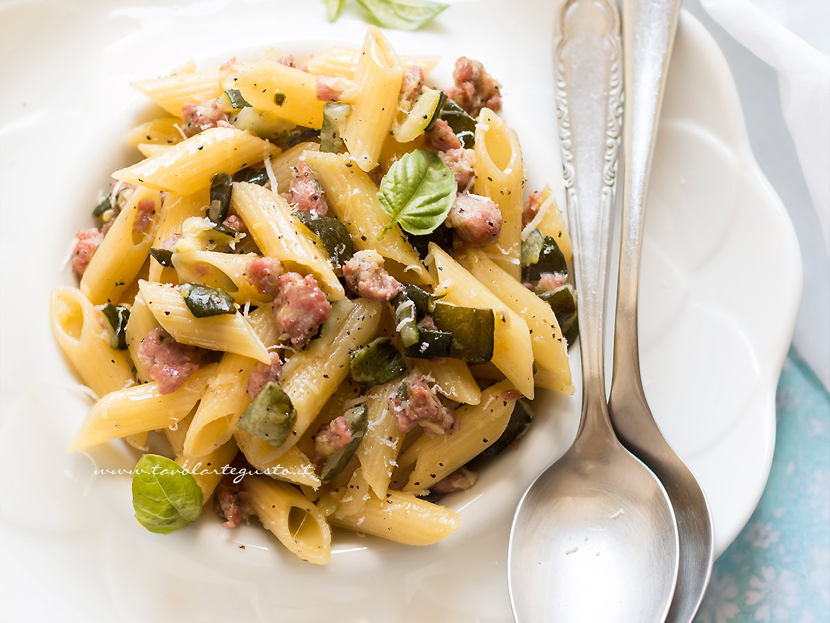 Pasta zucchine e salsiccia