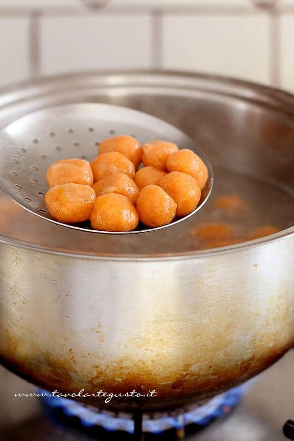 Cuocere gli gnocchi di zucca - Ricetta Gnocchi di zucca